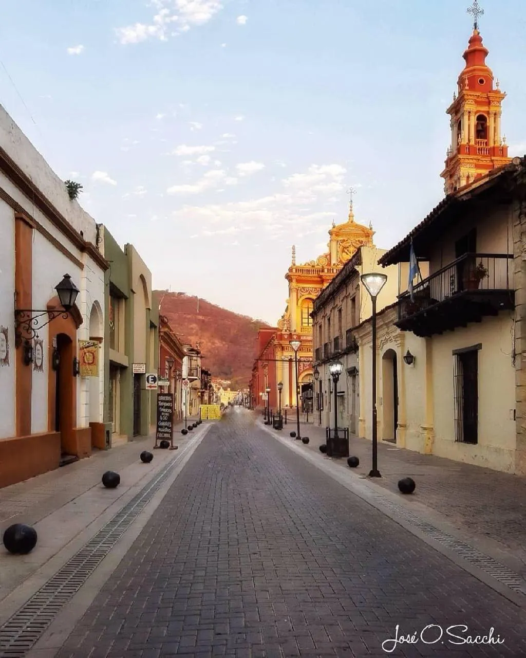 Calle del casco histórico de Salta