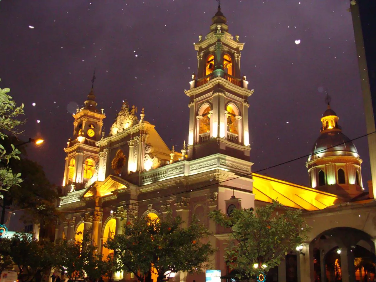 Catedral de Salta de noche