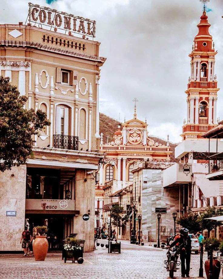 Plaza 9 de Julio, Salta